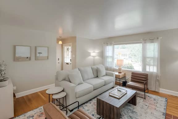 617 Stratford Dr - Image 4